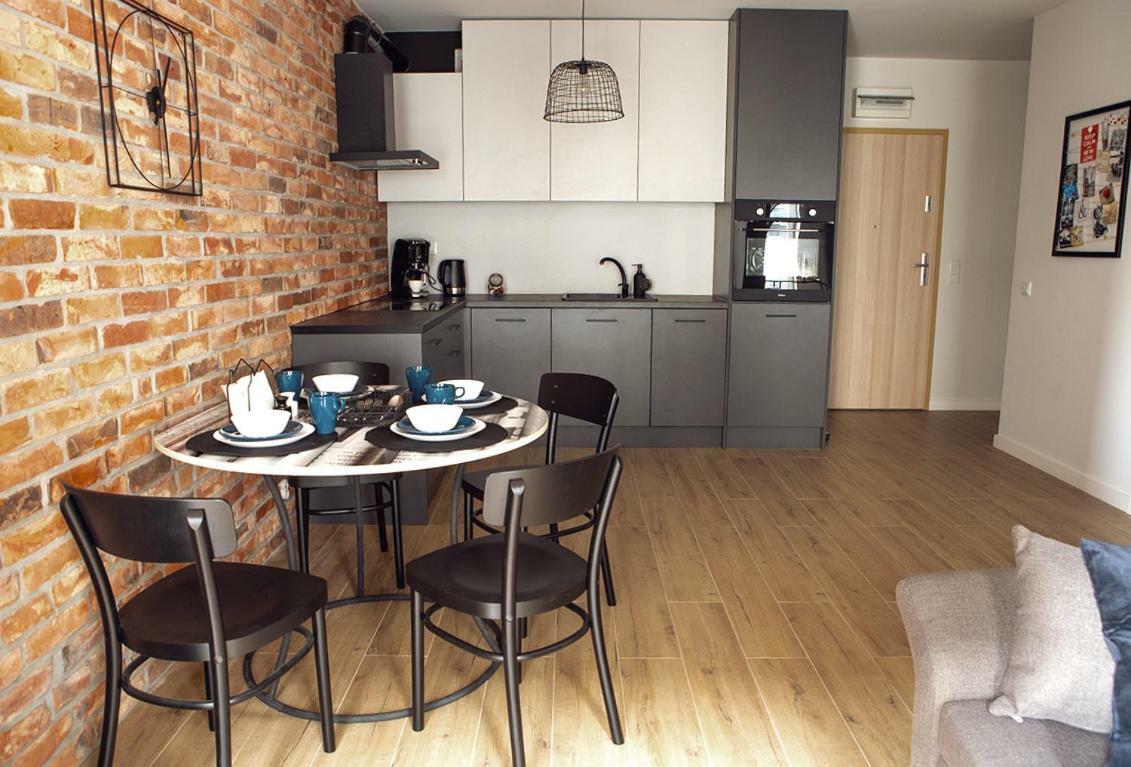 Concept Red Apartment Krakau Buitenkant foto